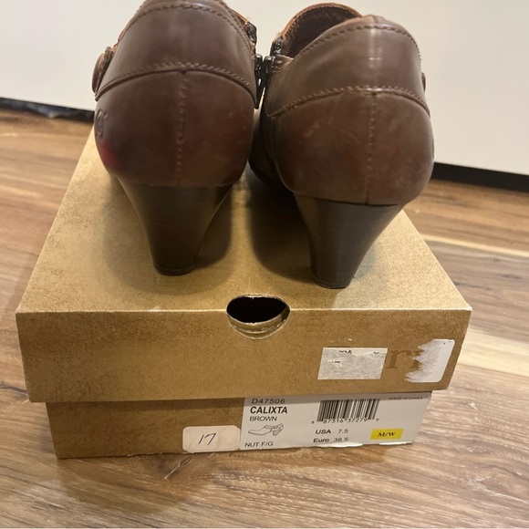 Born Women’s Low Bootie Sz 7.5 US Calixta Button Brown Leather Side Zip Heel - Picture 8 of 9